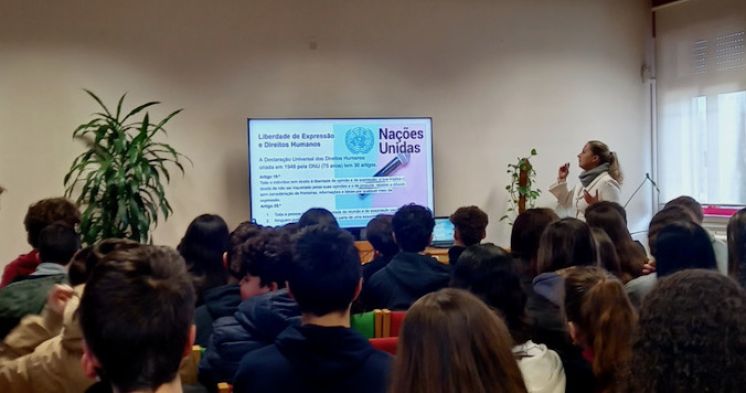 Palestra dinamizada por alunos: "Janelas de esperança e liberdade de expressão"